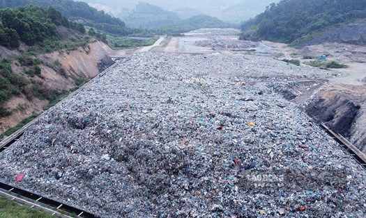 Trung tâm xử lý rác thải rắn tại xã Vũ Oai, xã Hòa Bình, thành phố Hạ Long. Ảnh: Đoàn Hưng