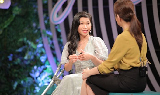Cô gái khuyết tật Hồ Thị Hương Thảo là khách mời trong chương trình "Trạm yêu thương". Ảnh: VTV
