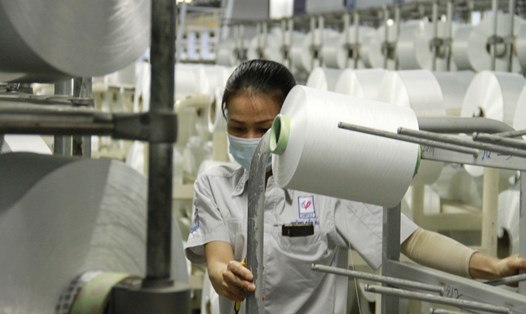 Sản xuất sợi polyester (DTY) tại Nhà máy Xơ sợi polyester Đình Vũ. Ảnh Phương Hà