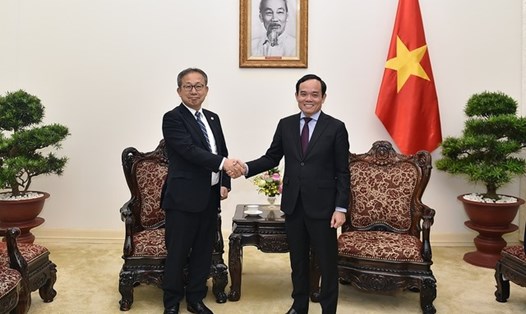 Phó Thủ tướng Trần Lưu Quang (phải) tiếp Đại sứ Nhật Bản tại Việt Nam Yamada Takio chiều 23.5, trước khi lên đường sang Nhật Bản dự Hội nghị Tương lai châu Á lần thứ 28 từ 24-26.5. Ảnh: VGP