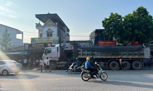 Vụ tai nạn giao thông nghiêm trọng tại khu vực xã Bản Phiệt (Bảo Thắng, Lào Cai) đã làm 1 người tử vong tại chỗ, 2 người bị thương. Ảnh: Người dân cung cấp.