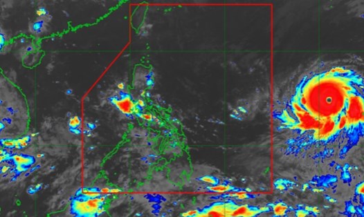 Vị trí tâm bão Mawar vào lúc 23h ngày 25.5, cách đảo Luzon của Philippines 1.840 km về phía đông đông nam. Ảnh: PASAGAR