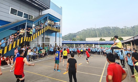 Công nhân Khu công nghiệp tỉnh Thái Nguyên thi đấu thể thao nhân dịp Tháng Công nhân 2023. Ảnh: Công đoàn Thái Nguyên