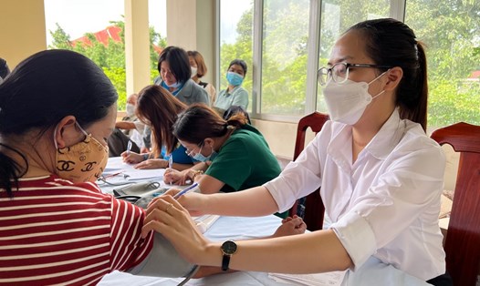 Đoàn viên, người lao động có hoàn cảnh khó khăn ở huyện Bảo Lâm được khám bệnh, phát thuốc miễn phí. Ảnh: Đức Thiệm