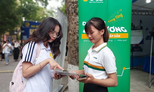 Nhiều sinh viên học ngành Tài chính - Ngân hàng với hy vọng có công việc lương cao sau khi ra trường. Ảnh: Vân Trang