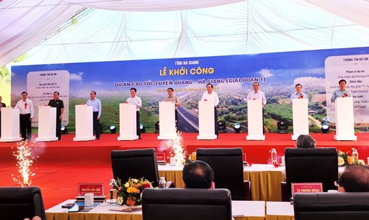 Thủ tướng dự Lễ khởi công Cao tốc Tuyên Quang - Hà Giang (giai đoạn 1). Ảnh: Vũ Khuyên.