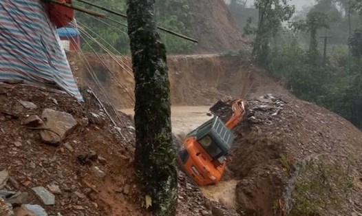 Trên địa bàn huyện Bắc Hà, tỉnh Lào Cai xảy ra mưa lớn, gió giật và sét đánh gây thiệt hại nghiêm trọng.