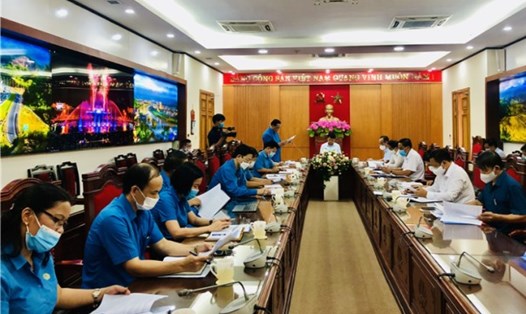 Thường trực Tỉnh ủy làm việc với Ban Thường vụ Liên đoàn Lao động tỉnh Lào Cai năm 2021. Ảnh: LĐLĐ tỉnh Lào Cai.