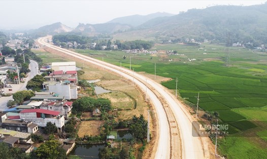 Sau 19 tháng thi công, Cao tốc Tuyên Quang - Phú Thọ hiện đã hoàn thành khối lượng xây lắp đạt hơn 60% giá trị hợp đồng. Ảnh: Nguyễn Tùng.