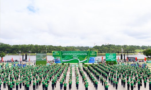 Màn đồng diễn thể dục giữa giờ của hơn 1000 em học sinh với chủ đề “Ngày hội Thiếu nhi vui khoẻ”. Ảnh: Nestlé MILO