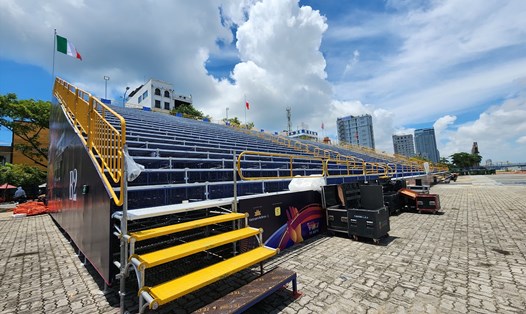 Sân khấu và khán đài pháo hoa quốc tế Đà Nẵng lộ diện. Ảnh: Thuỳ Trang