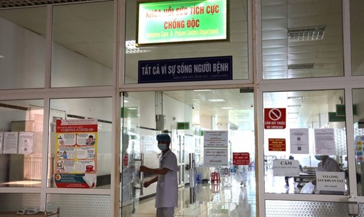 Bệnh nhân bị ngộ độc nấm đang được điều trị tại Bệnh viện Đa khoa vùng Tây Nguyên. Ảnh: Hồng Chuyên