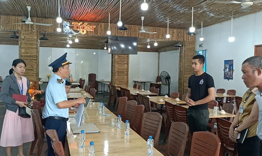 Một hộ kinh doanh tại Nha Trang bị xử phạt hành chính vì "chặt chém" khách. Ảnh: Hữu Long