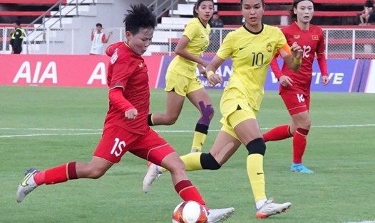 Tiền vệ Nguyễn Thị Bích Thùy ghi 1 trong 3 bàn thắng của tuyển nữ Việt Nam trước Malaysia, Tuy nhiên, cô cùng đồng đội cũng bỏ lỡ nhiều cơ hội tốt khác. Ảnh: Nguyễn Đăng