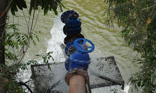 Ô nhiễm từ việc khai thác đá ven sông Buông. Ảnh: Hà Anh Chiến