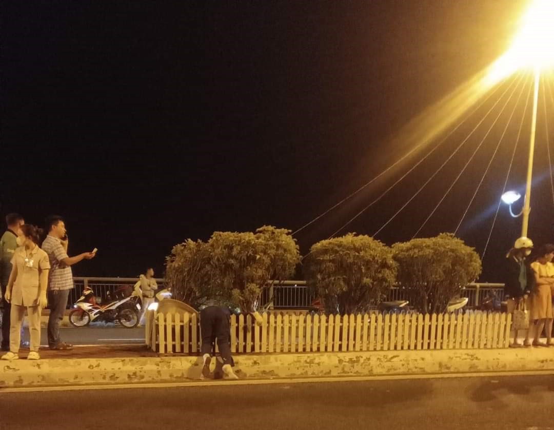 Hiện trường vụ tai nạn khiến nữ công nhân quét rác tử vong. Ảnh: Hữu Long