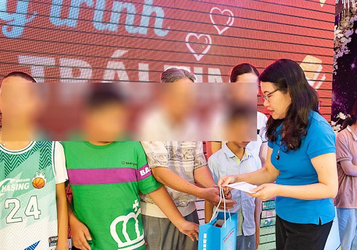 Công đoàn động viên con công nhân có hoàn cảnh đặc biệt khó khăn