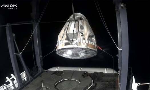 Viên nang Dragon của SpaceX rời trạm vũ trụ ISS. Ảnh: Axiom Space