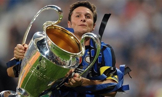 Zanetti từng cùng Inter Milan lên ngôi Champions League vào 13 năm trước. Ảnh: UEFA