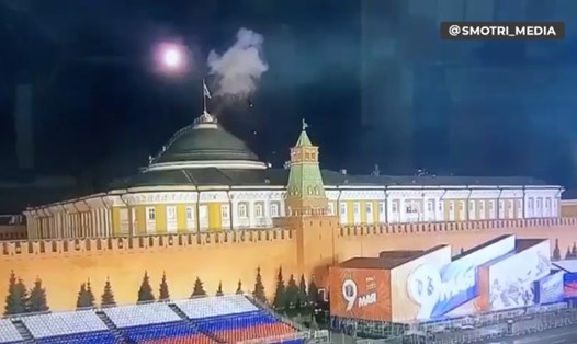 Khoảnh khắc UAV tấn công Điện Kremlin. Ảnh chụp màn hình