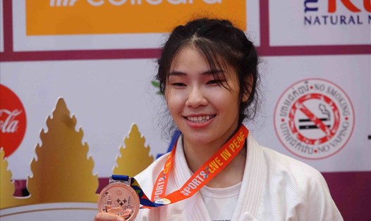 Đặng Thị Huyền xuất sắc giành tấm huy chương đồng đầu tiên cho Jujitsu Việt Nam tại SEA Games 32, vào chiều 4.5 dù bị chấn thương ở tay trái. Ảnh: Nguyễn Đăng