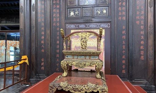 Ngai vàng triều Nguyễn - một trong những cổ vật quý hiếm đang trưng bày tại Bảo tàng Cổ vật Cung đình Huế. Ảnh: Tường Minh