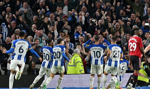 Cảm xúc vui mừng của các cầu thủ Brighton sau bàn thắng ở phút 90+9.  Ảnh: AFP