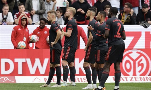 Sự thất vọng của các cầu thủ Bayern Munich sau trận thua 1-3 trước Mainz 05.  Ảnh: AFP