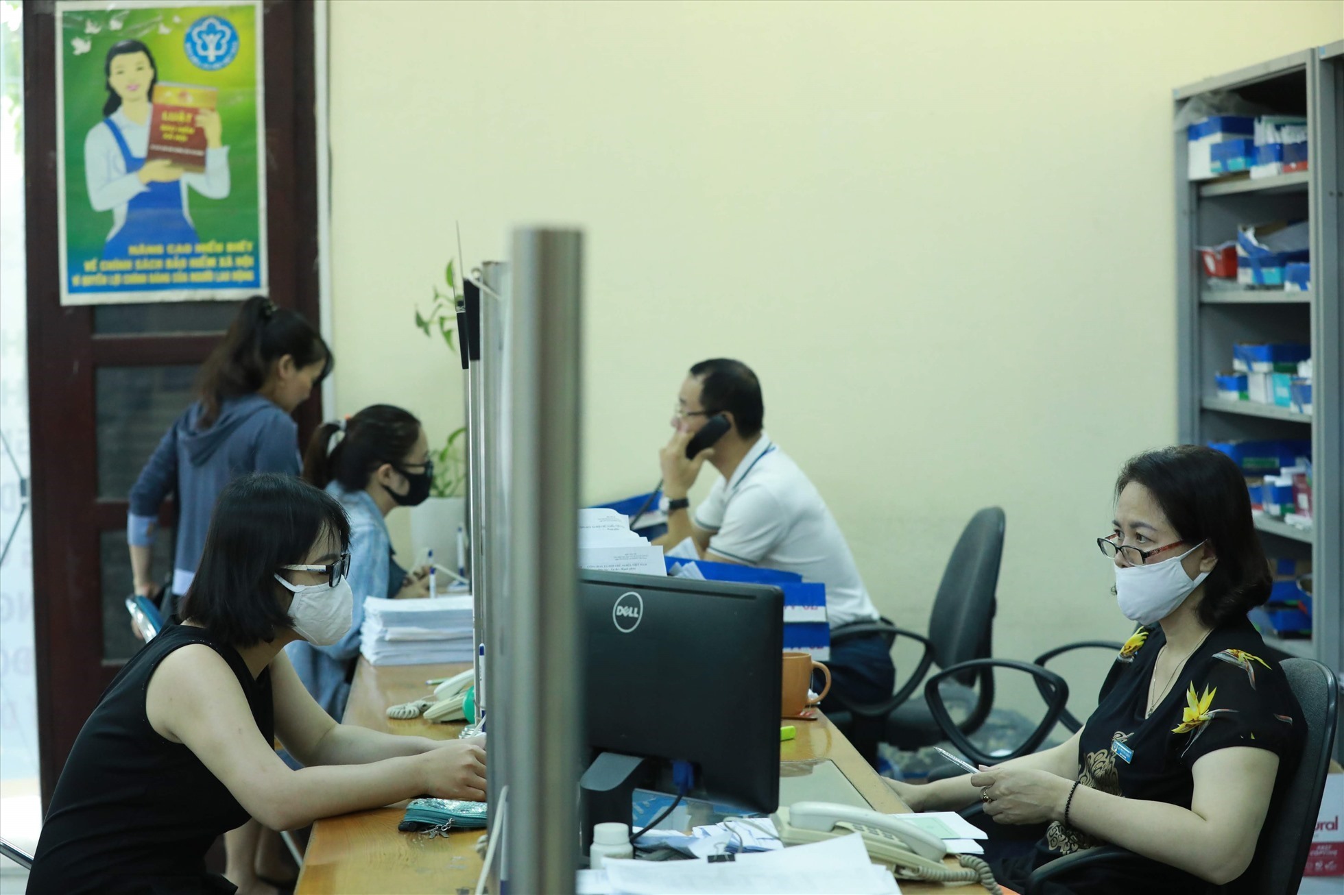 Nếu việc chia di sản của chồng ảnh hưởng nghiêm trọng đến đời sống của người vợ còn sống, thì người vợ có quyền yêu cầu tòa án xác định phần di sản mà những người thừa kế được hưởng nhưng chưa cho chia di sản trong một thời hạn nhất định. Ảnh minh họa: Hải Nguyễn