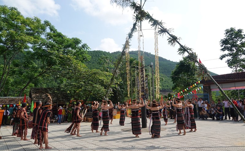 Phát triển du lịch cộng đồng để bảo tồn văn hóa Cơ Tu. Ảnh: Mai Hương