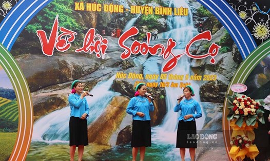 Chương trình hội hát Soóng Cọ tại nhà văn hóa thôn Nà Ếch, xã Húc Động, huyện Bình Liêu.