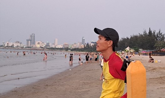 Nhân viên cứu hộ tại các bãi biển du lịch Đà Nẵng trong ca trực. Ảnh: Nguyễn Linh