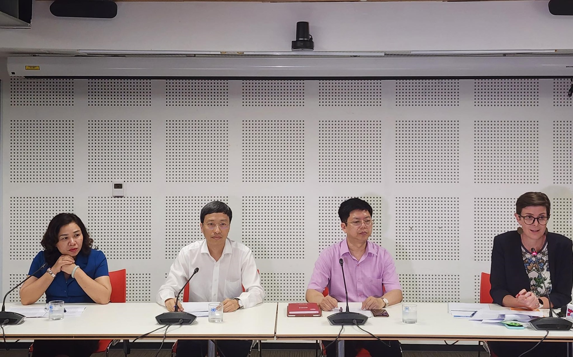 Đại diện WHO tại Việt Nam nói lý do chưa thể coi COVID-19 giống như bệnh cúm mùa. Ảnh: Hương Giang