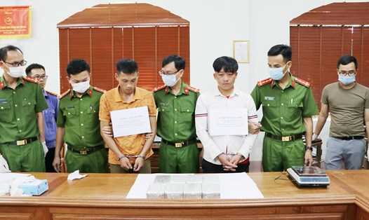 Công an tỉnh Lai Châu phá thành công chuyên án ma túy, bắt giữ 2 đối tượng, thu 16 bánh heroin. Ảnh: CACC