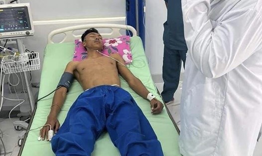 Võ sĩ của Campuchia gặp vấn đề về tim sau trận đấu vòng loại vovinam hạng cân 60kg nam SEA Games 32. Ảnh: Ban tổ chức