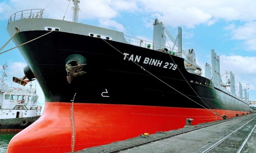 Công ty Tuyển than Cửa Ông đón tàu Tan Binh 279, nhận 23.000 tấn than cục 5a1 xuất khẩu sang Nam Phi. Ảnh: Công ty Tuyển than Cửa Ông