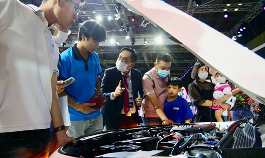 Do sức mua ôtô giảm, nguy cơ tồn kho tăng cao đang hiện hữu ở Việt Nam. Ảnh: Anh Tú.