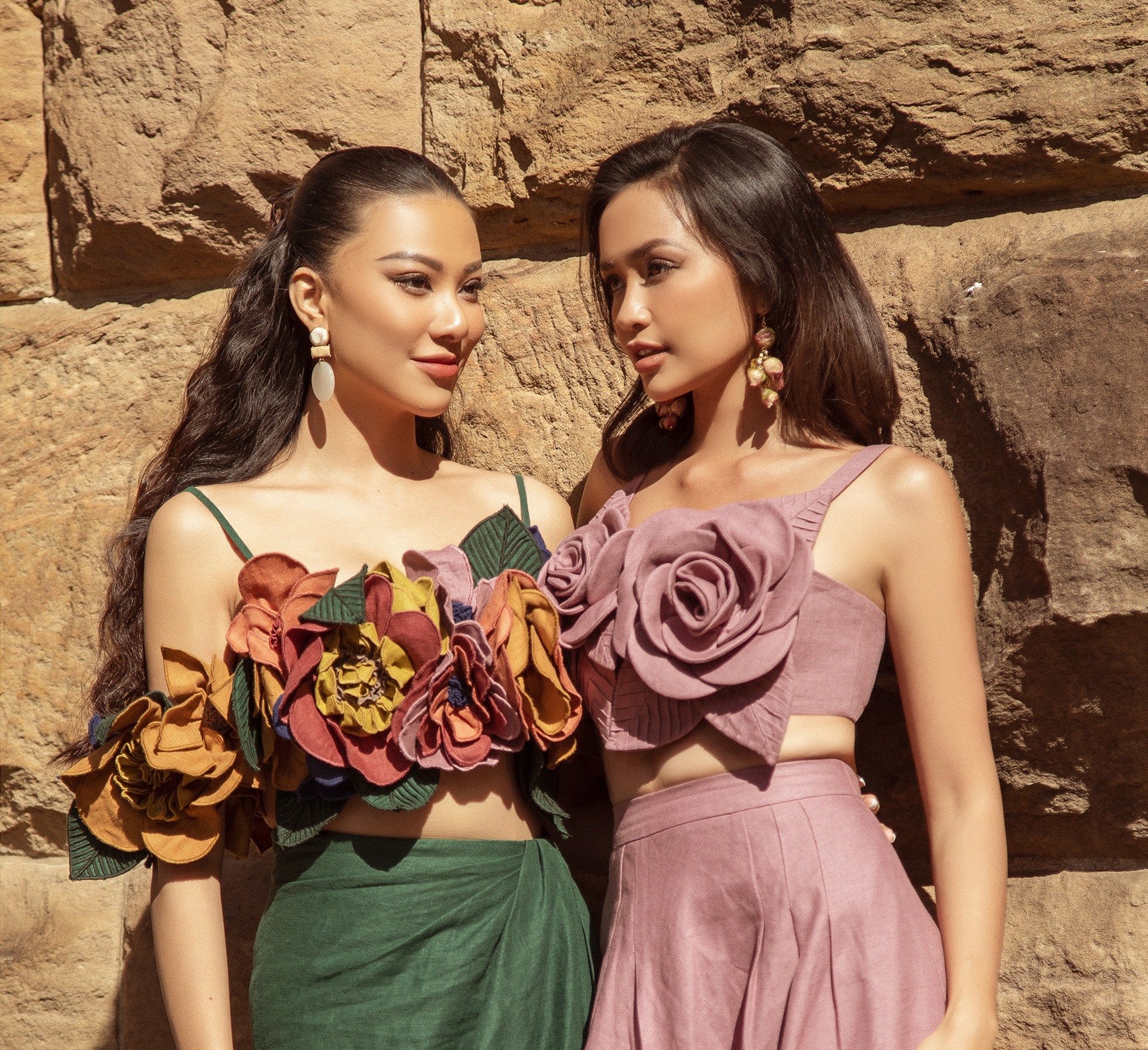 Hoa hậu Ngọc Châu và Á hậu Kim Duyên khoe nhan sắc ngày càng rạng rỡ. Ảnh: Huy Nguyễn