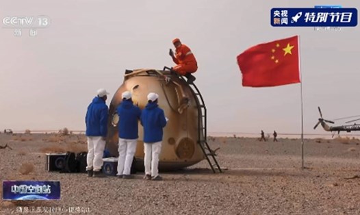 Phi hành gia Trung Quốc của sứ mệnh Thần Châu 13 trở về Trái đất an toàn ngày 16.4.2022. Ảnh: CCTV