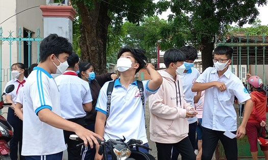 Vụ thi sai ngày làm lộ đề thi ở Trường TH-THCS-THPT Phan Chu Trinh khiến gần 20.000 học sinh lớp 9 trên toàn tỉnh Bình Dương phải thi lại. Ảnh: Đình Trọng