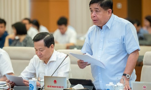 Bộ trưởng Bộ Kế hoạch và Đầu tư Nguyễn Chí Dũng phát biểu ý kiến. Ảnh: Phạm Thắng/QH