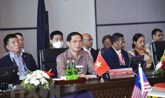 Bộ trưởng Ngoại giao Bùi Thanh Sơn (thứ hai, trái sang) dự Hội nghị Bộ trưởng Ngoại giao ASEAN tại Indonesia, ngày 9.5.2023. Ảnh: TTXVN