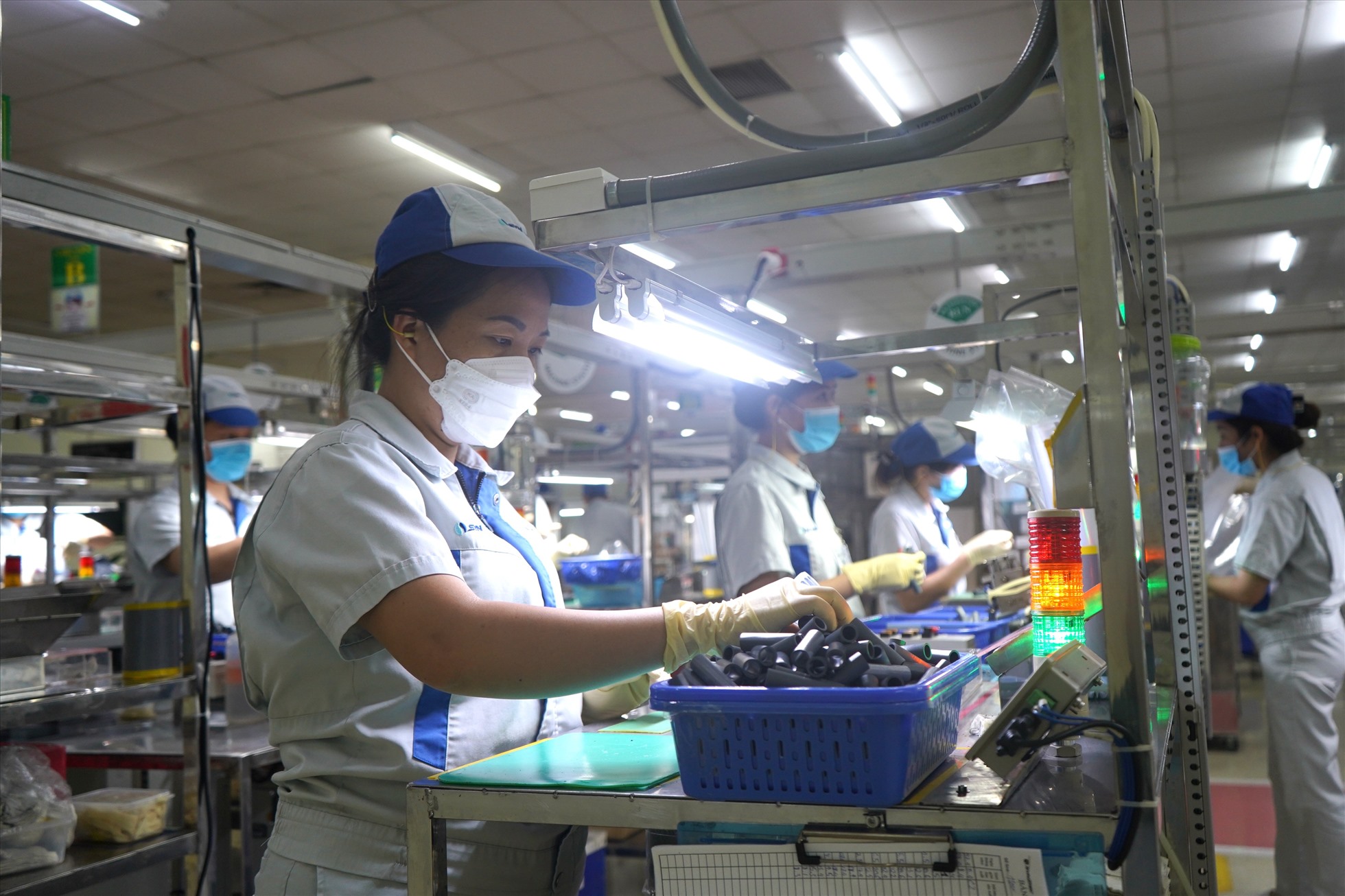 Công ty TNHH Synztec là một trong đơn vị điển hình trong công tác bảo đảm an toàn vệ sinh lao động. Ảnh: Mai Dung