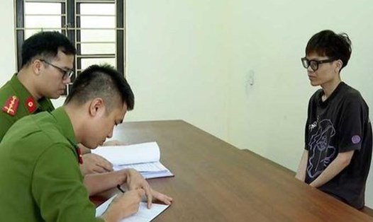 Đối tượng Nguyễn Thành Trung tại cơ quan điều tra. Ảnh: Công an huyện Quỳnh Phụ (tỉnh Thái Bình)