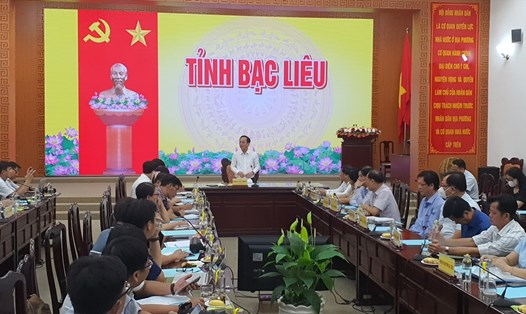 Chủ tịch UBND tỉnh Bạc Liêu Phạm Văn Thiều chủ trì buổi họp cung cấp thông tin báo chí. Ảnh: Nhật Hồ