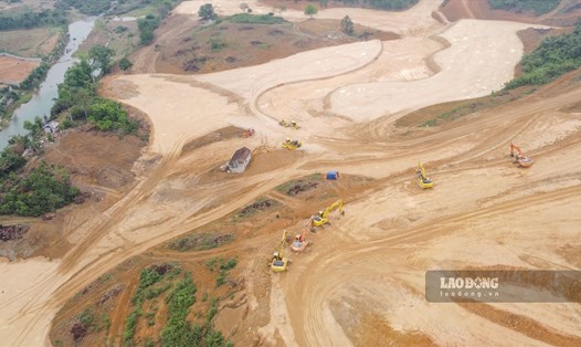 Dự án KĐT Đông Trường Sơn san lấp nhiều ha đất rừng khi chưa đầy đủ thủ tục. Ảnh: Minh Nguyễn