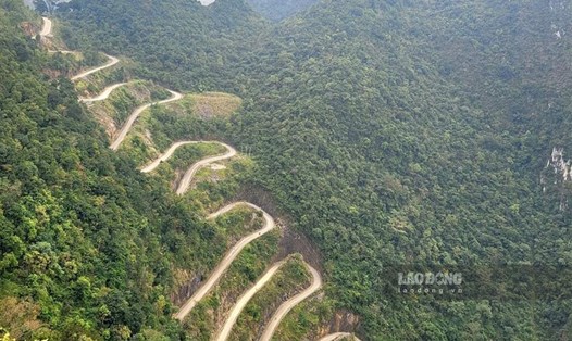 Cung đường đèo Khau Cốc Chà nổi tiếng ở Cao Bằng từ hôm nay (1.6) sẽ được thi công nâng cấp, sửa chữa. Ảnh: Tân Văn