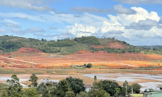 Trong năm 2023 sơ sốt bất động sản đã đi qua, giao dịch mua bán đất ở Đắk Nông cũng trở nên ế ẩm, người đầu tư chấp nhận chịu lỗ vẫn khó bán ra. Ảnh: Phan Tuấn