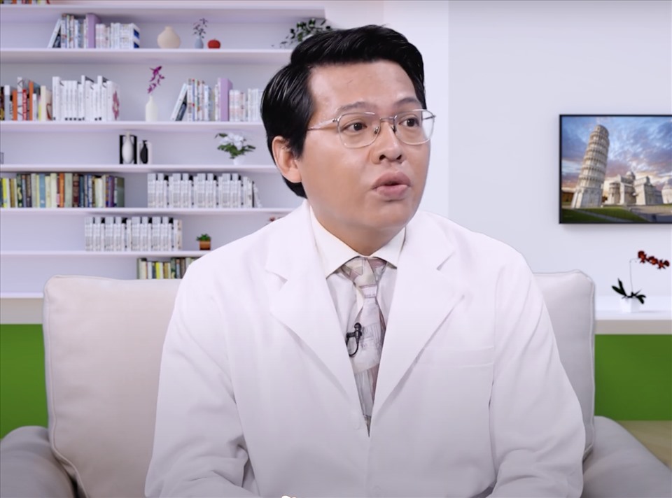 Bác sĩ đưa ra những lưu ý khi điều trị chứng đi tiểu không kiểm soát ở nam giới. Ảnh: Bee