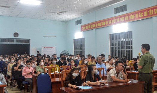 LĐLĐ thành phố phối hợp BHXH thành phố Đà Nẵng tuyên truyền, phổ biến kiến thức pháp luật cho gần 200 đoàn viên, người lao động. Ảnh: Tường Minh
